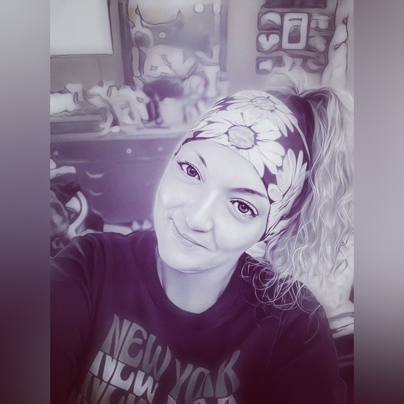 Meet your Posher, Megan - Picture 4 of 15